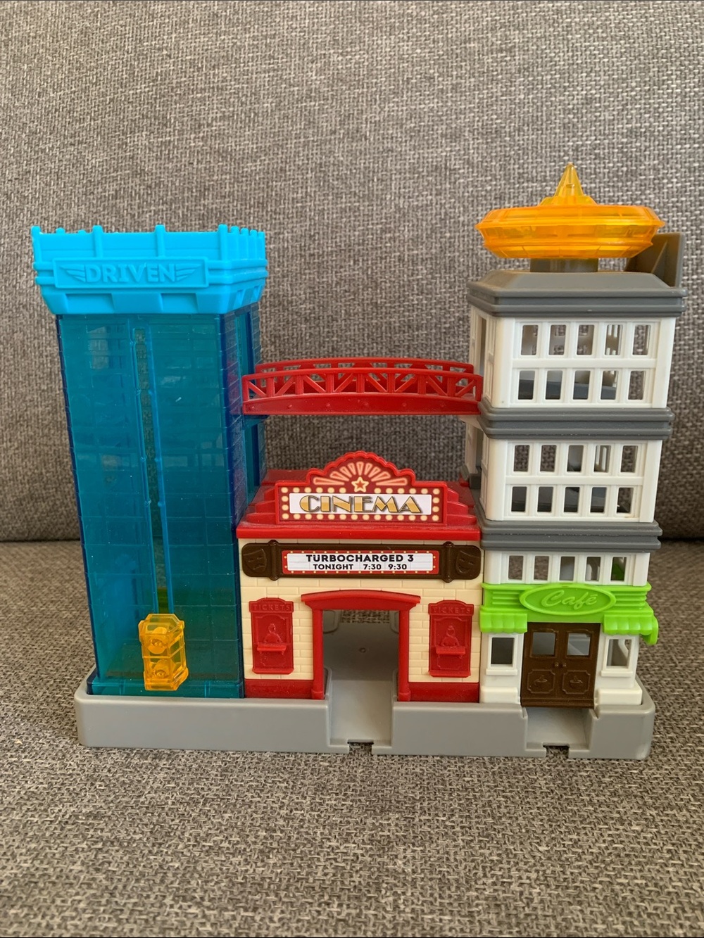 Driven Battat Pocket Series Big City Cruisin Cinema Cafe City Center Playset